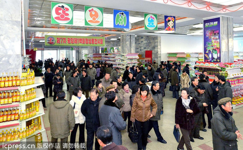 朝鲜平壤第一百货商店商品展览会开幕 物品丰富