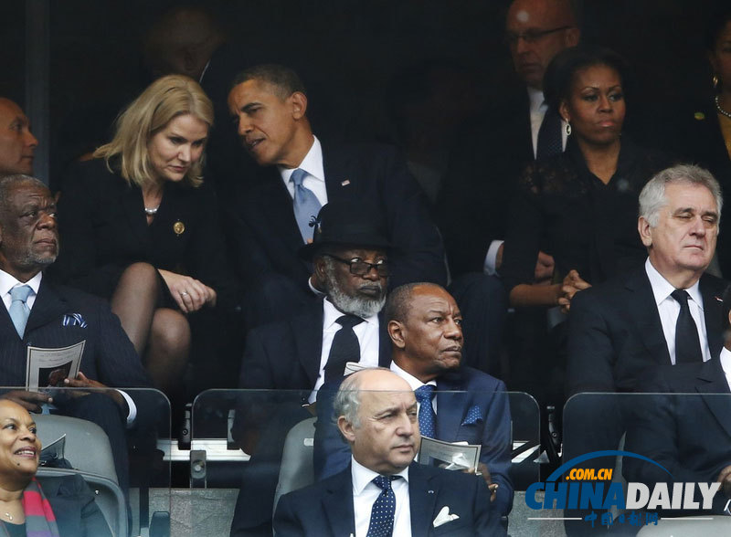 奥巴马与丹麦女首相谈笑风生 米歇尔脸色难看