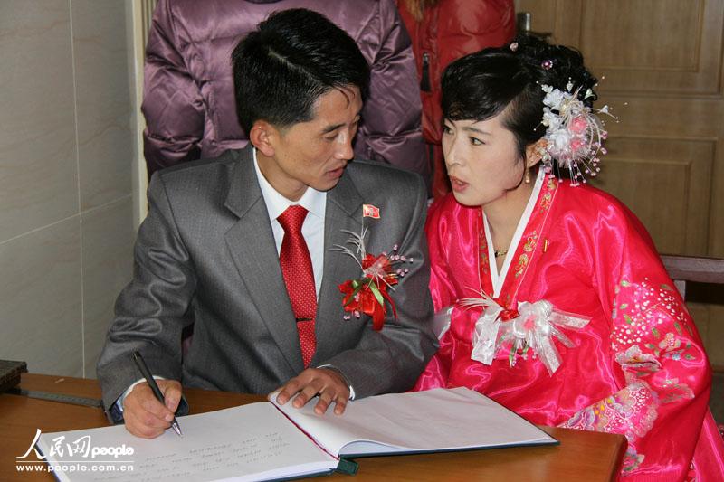 朝鲜马场上的时髦婚礼