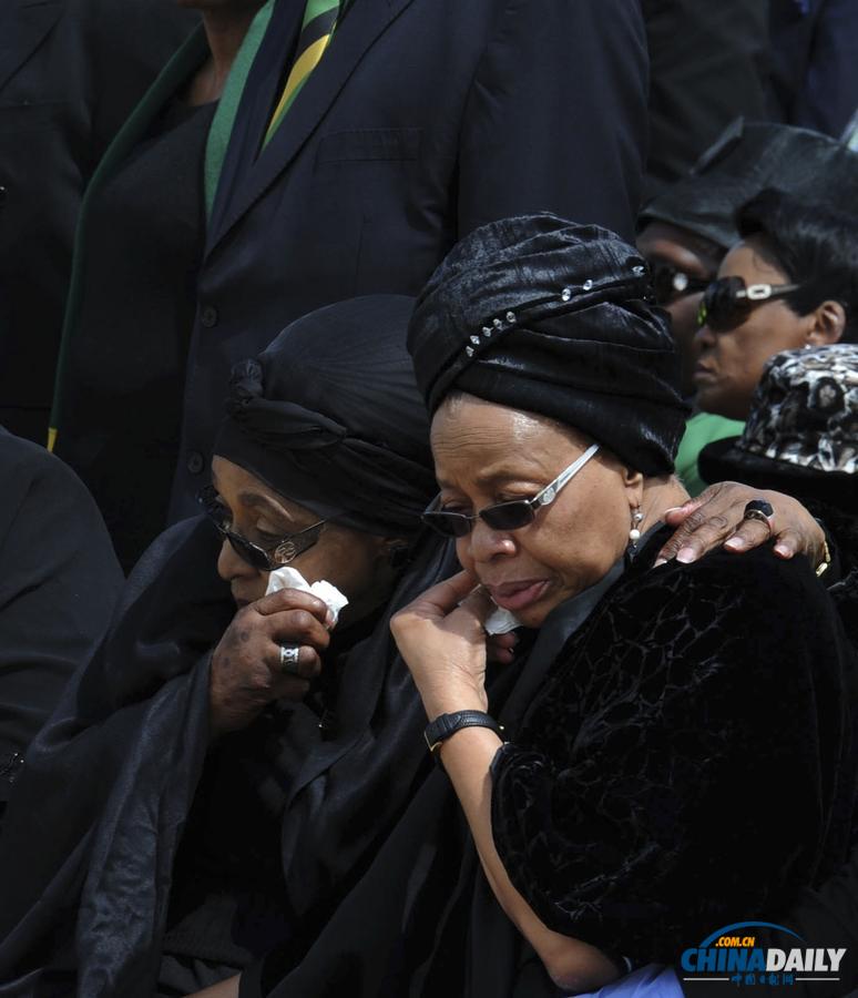 南非前总统曼德拉遗体今日下葬 棺材覆盖狮皮