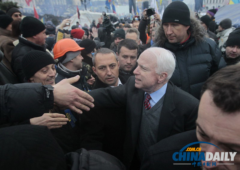 美参议员麦凯恩“助阵”乌克兰抗议者