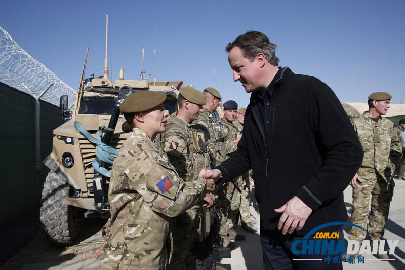 卡梅伦访问驻阿富汗英军 与大兵同吃同住