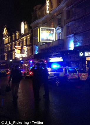 伦敦阿波罗剧院观众席倒塌多人被困瓦砾下