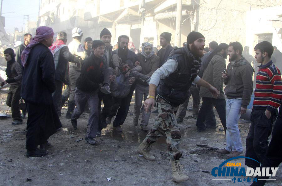 叙城市阿勒颇连遭8天空袭 已致300余人死亡