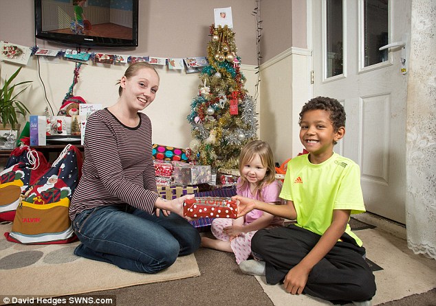 英国单身失业母亲从8家公司贷款过圣诞节 还款成难题