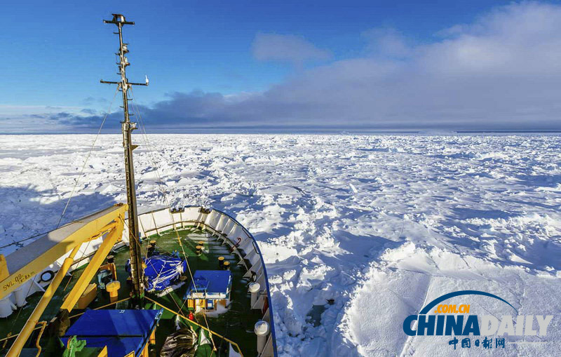 俄罗斯科考船受困南极 中国“雪龙”号紧急援救