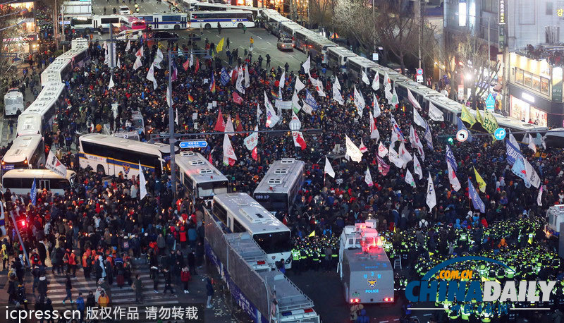 韩国民主劳总发起总罢工 与警方冲突不断