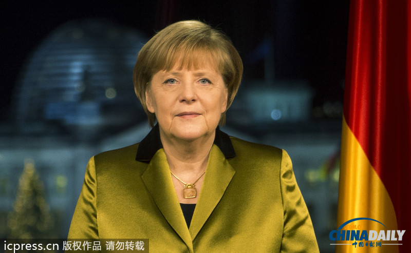 德国总理默克尔身着“土豪金”发表新年致辞