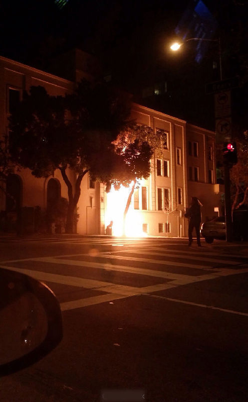 直击现场：中国驻旧金山总领馆遭纵火情景