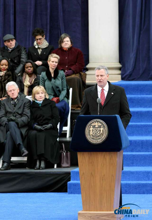 希拉里亮相纽约市长就职典礼 被赞准备最充分总统候选人