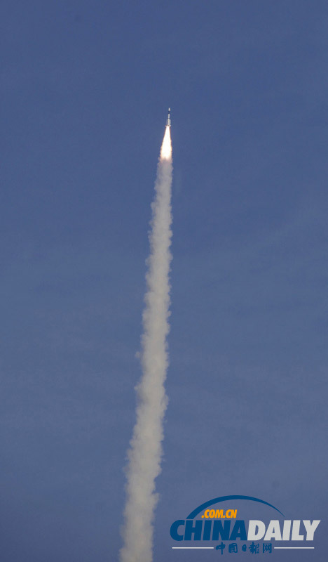 印度发射首枚国产低温发动机火箭 所载通信卫星入轨