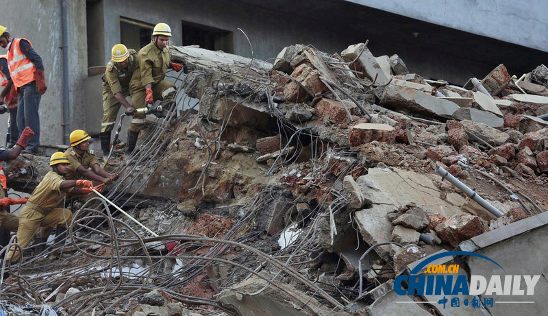 印度一在建楼房坍塌 至少15人遇难12人受困
