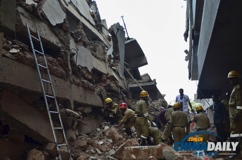 印度一在建楼房坍塌 至少15人遇难12人受困