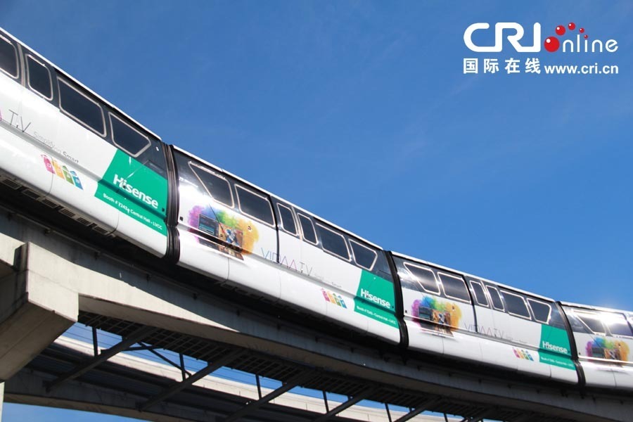美国CES展 海信广告现身拉斯维加斯摆渡小火车
