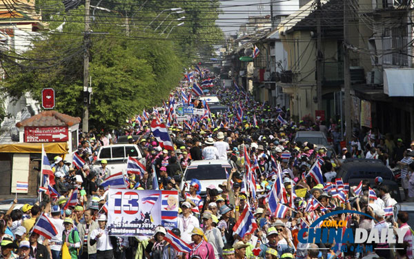 英拉称泰国军方肯定不会发动军事政变