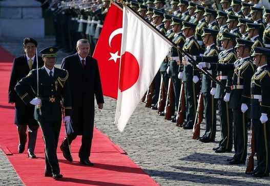 安倍与土耳其总理会谈 同意年内启动伙伴关系谈判