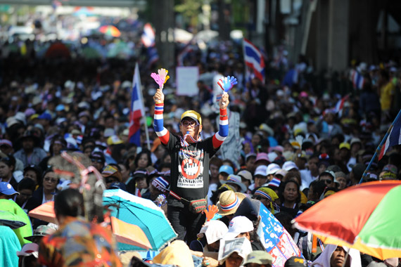 泰国反对派“封锁曼谷”逼宫英拉