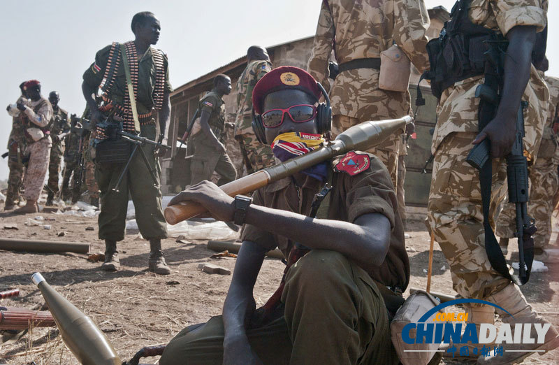 南苏丹局势持续混乱 政府军士兵上前线应战