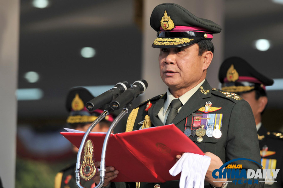 泰国举行阅兵式庆祝“建军节”