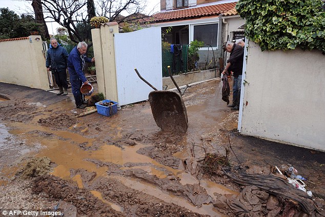 法国南部暴雨引发洪灾 2人死亡数千人受影响