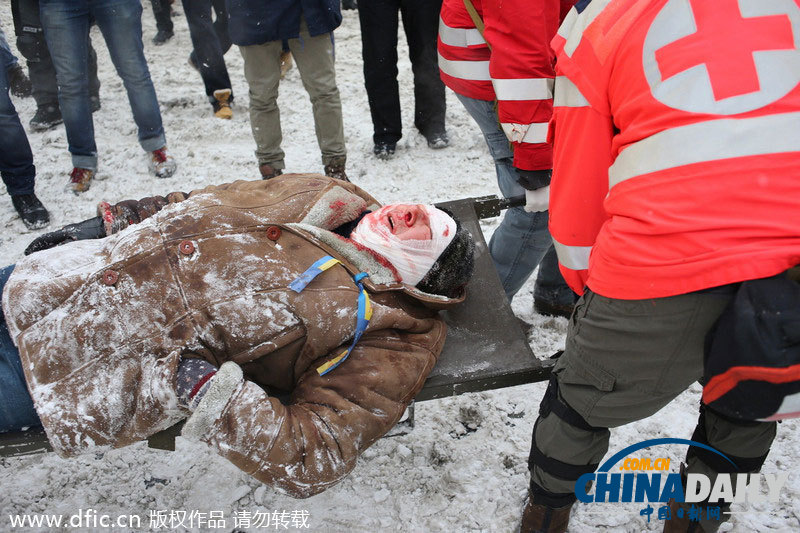 乌克兰首都冲突持续 3名示威者遇难高清现场图