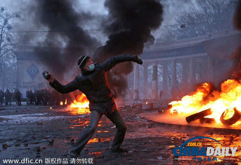 乌克兰首都冲突持续 3名示威者遇难高清现场图