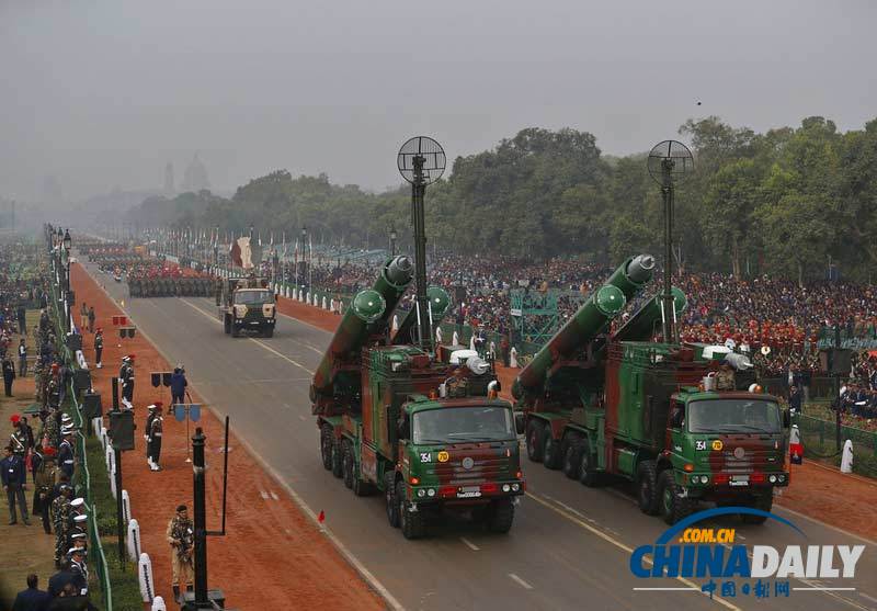 印度举行共和国日大阅兵彩排 战机坦克导弹齐登场