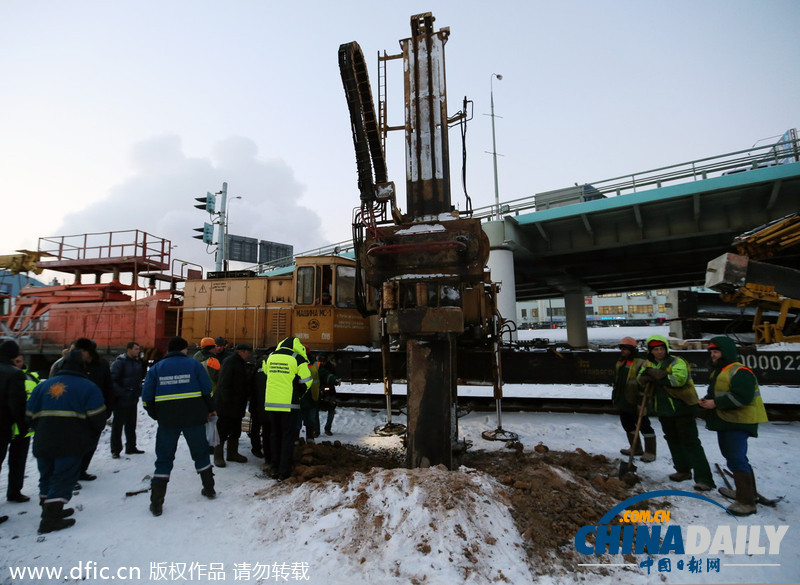 俄罗斯施工失误 混凝土桩穿透地铁隧道致交通停滞