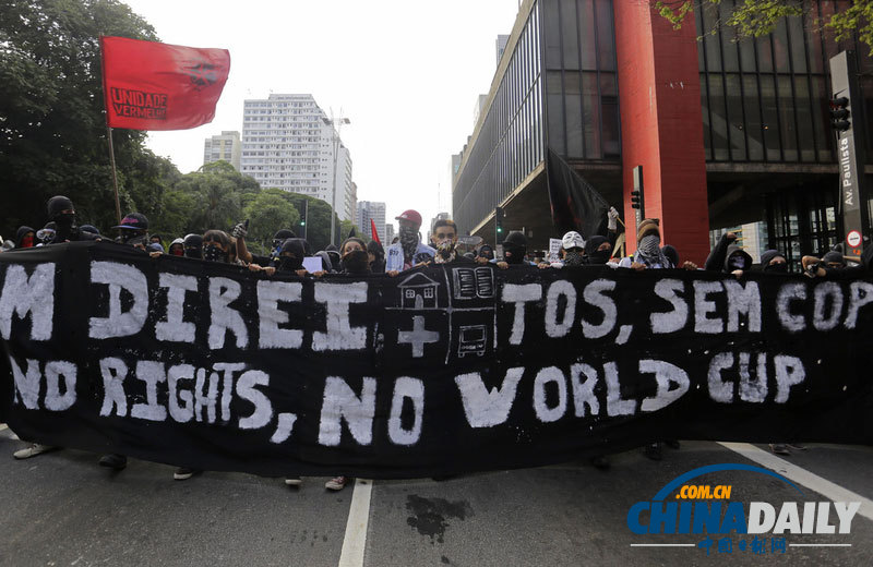 巴西民众抗议举办世界杯 要求改善公共服务