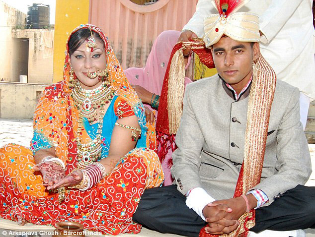 加州“派对女孩”嫁给印度穷小伙 入乡随俗