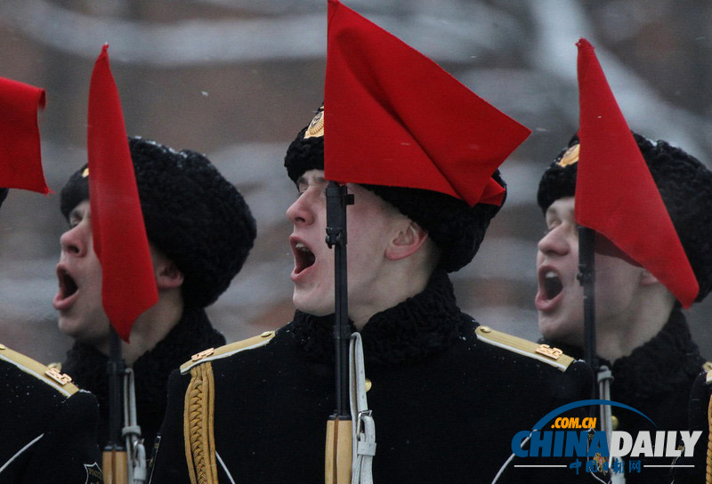 俄罗斯阅兵庆祝列宁格勒保卫战胜利70周年