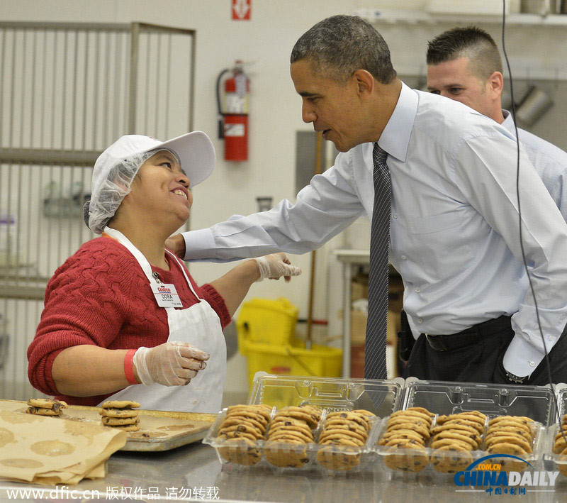 奥巴马参观超市秀亲民 承诺将提高最低工资标准