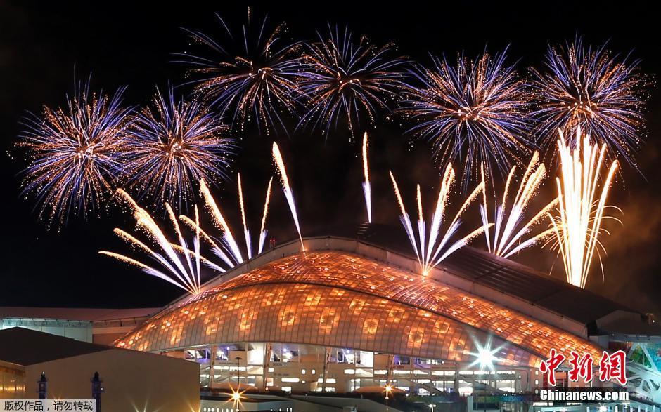 俄罗斯索契举行冬奥会开幕式彩排焰火汇演