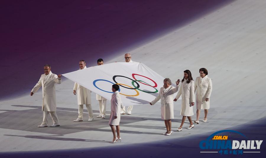 索契冬奥会开幕式：会旗入场及教练员代表宣誓