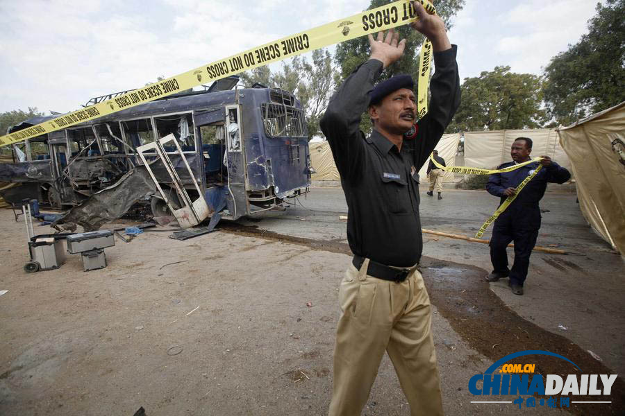 巴基斯坦发生汽车爆炸 致11名警察死40多人受伤