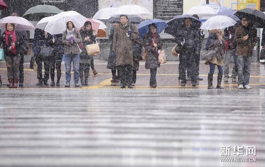日本部分地区降雪量超1米 400余航班取消多人遇难