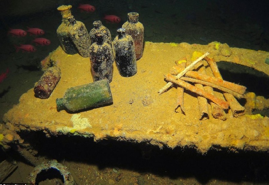 英女摄影师探秘最大水下二战船舶墓地 日军曾驻扎