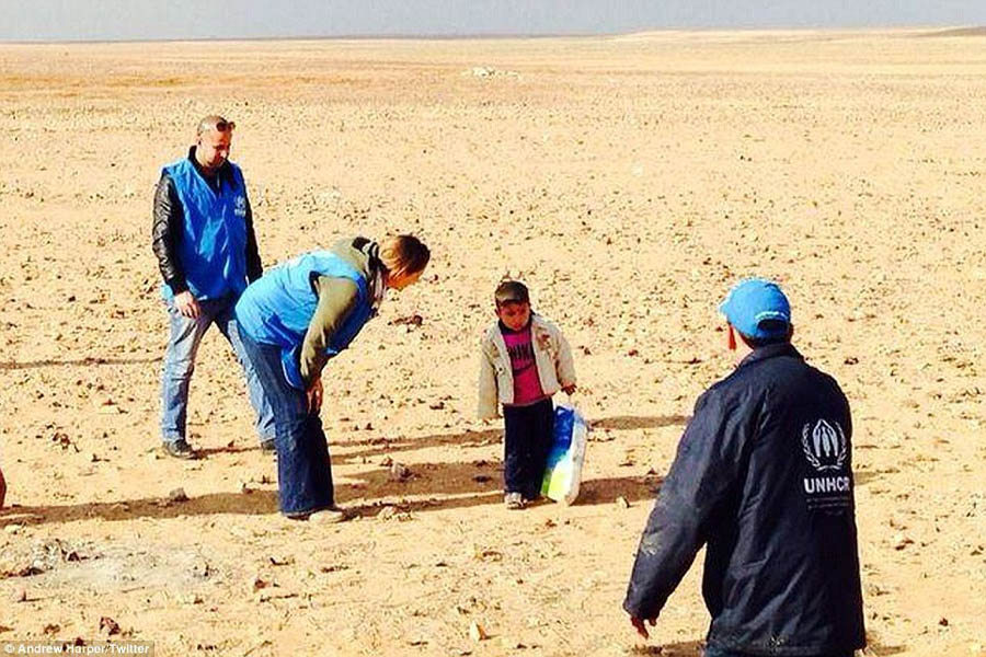叙利亚4岁男童逃难时迷失沙漠 与家人在难民营团聚