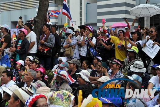 泰抗议者围堵英拉家族生意 千余米农或前往机场抗议