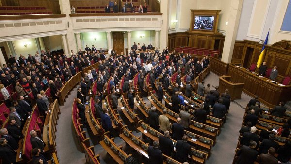 乌议会解除6名宪法法院法官职务 对其展开犯罪调查