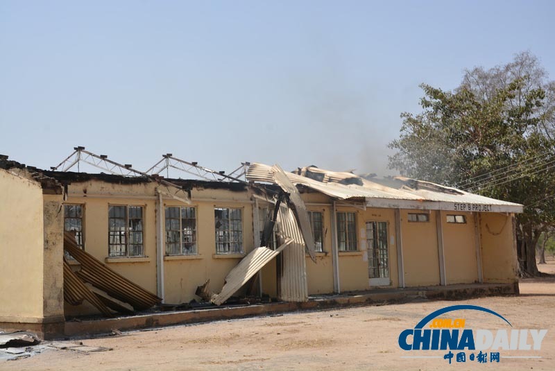 尼日利亚极端组织血洗一所学校 杀死43人