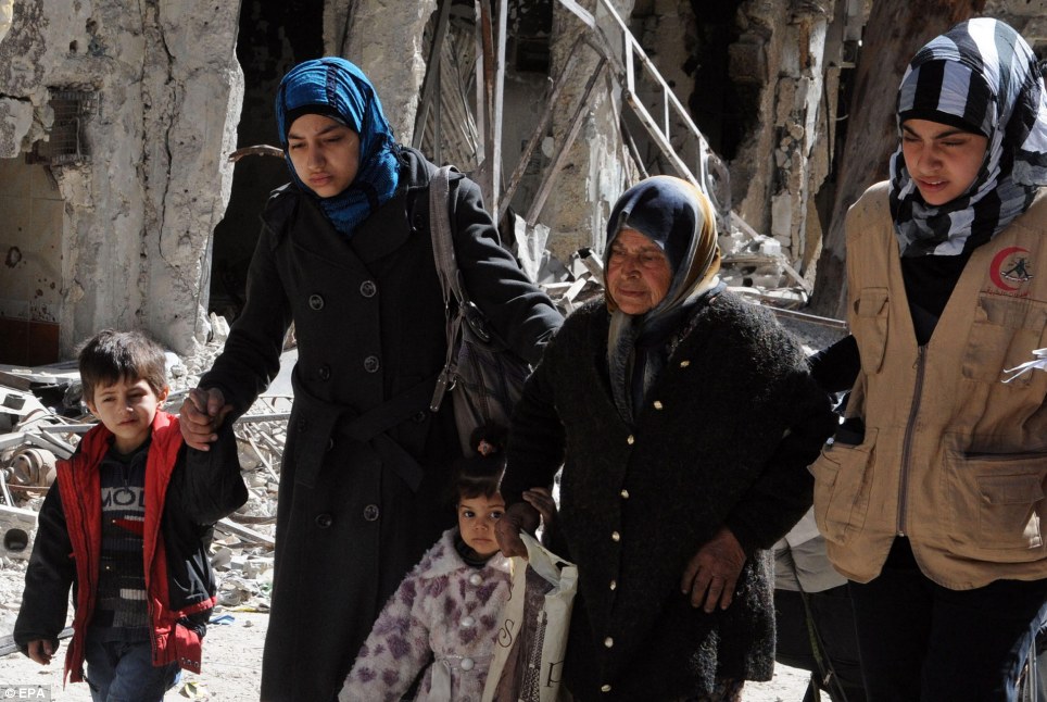 联合国大马士革发放救济食品 难民蜂拥而至