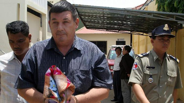 美国前军官被控在柬埔寨性虐7名少女获刑210年