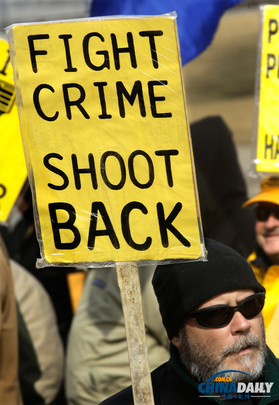 美国民众大规模游行 望政府立法允许秘密携带枪支