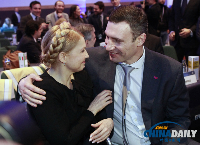 季莫申科重换容颜 与乌克兰反对派领导人亲密拥抱