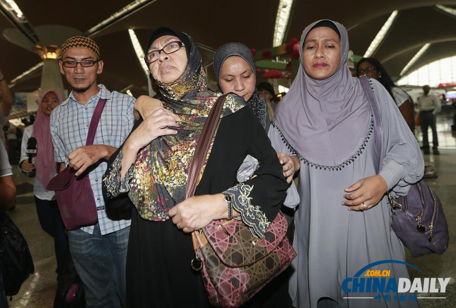 马来西亚总理慰问失联客机乘客亲友