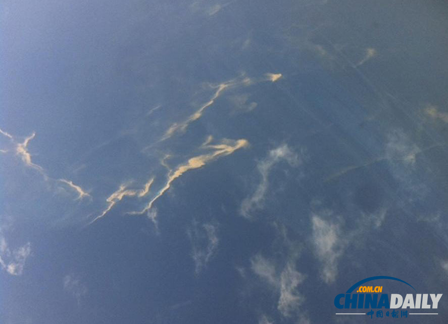 越南空军飞机发现可疑浮油和烟柱 现场图曝光（图）