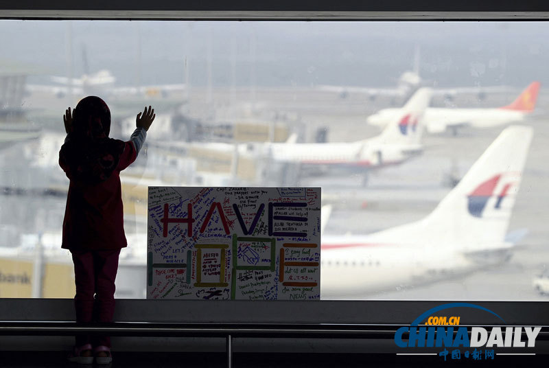 马来西亚民众为失联航班乘客祈福：“还有希望”