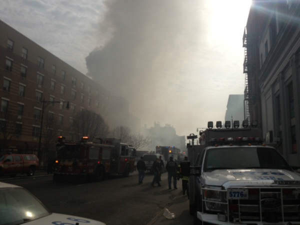 纽约曼哈顿爆炸已致66人伤亡 市长举行新闻发布会