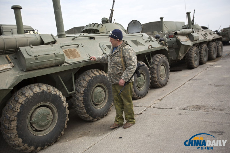 俄罗斯军队加强克里米亚安全巡逻确保公投顺利进行